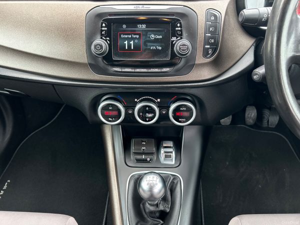 Alfa Romeo Giulietta Distinctive 2016 382931311