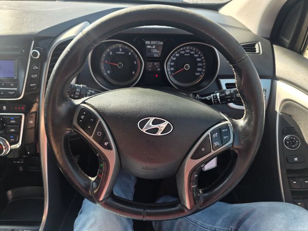 Hyundai i30 2014 383151789