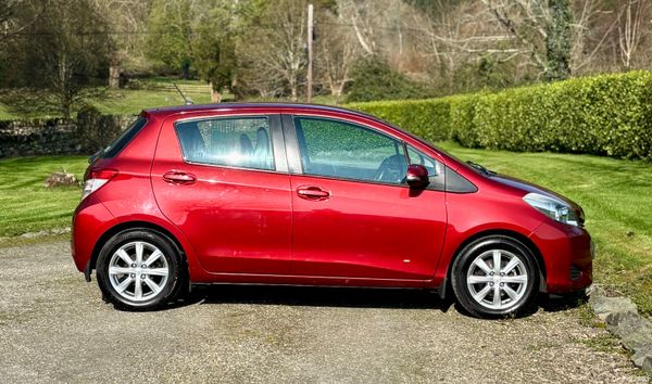 132 Toyota Yaris 1.3 Petrol Manual Low Kms 383116851
