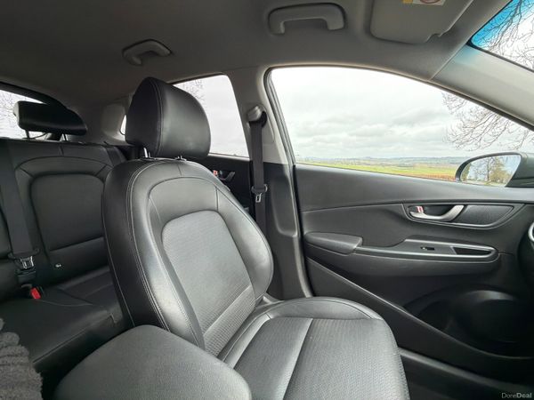 Hyundai KONA 2018 premium 4WD Automatic 383119007