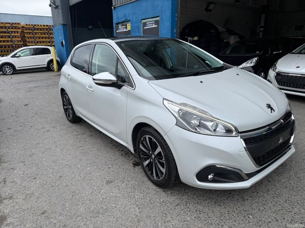 2017 Peugeot 208 Allure Automatic  / Panaromic 383122161