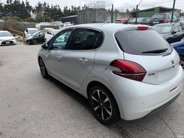 2017 Peugeot 208 Allure Automatic  / Panaromic 383122173