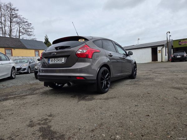 Lovely Low Mileage Automatic Ford Focus 383126471