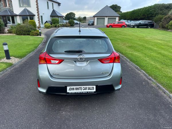Toyota Auris 1.4 D4D 383451289