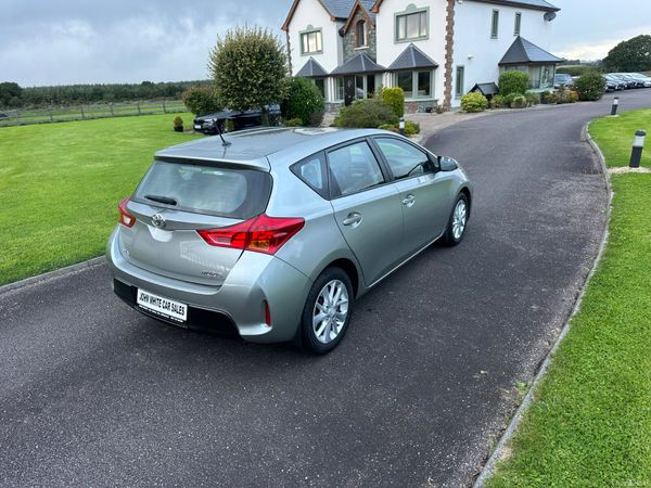 Toyota Auris 1.4 D4D 383451291