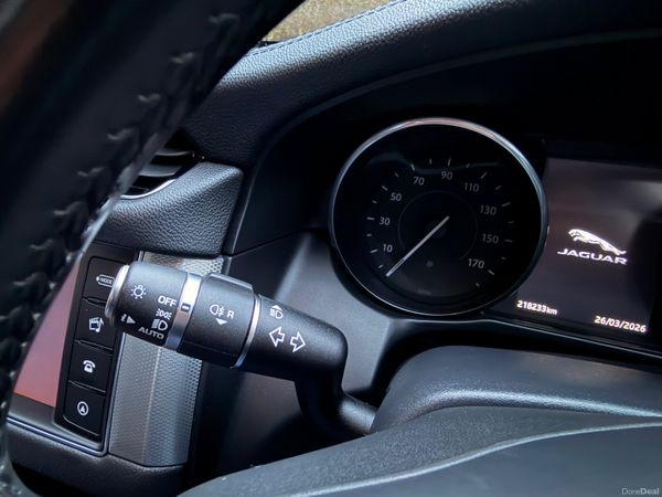 Jaguar XF 2016 Diesel Fuji White Black Wheels 383470043