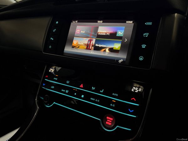 Jaguar XF 2016 Diesel Fuji White Black Wheels 383470049