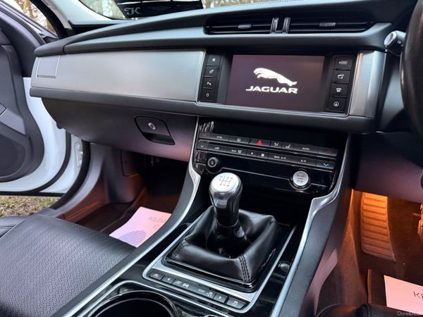 Jaguar XF 2016 Diesel Fuji White Black Wheels 383470065