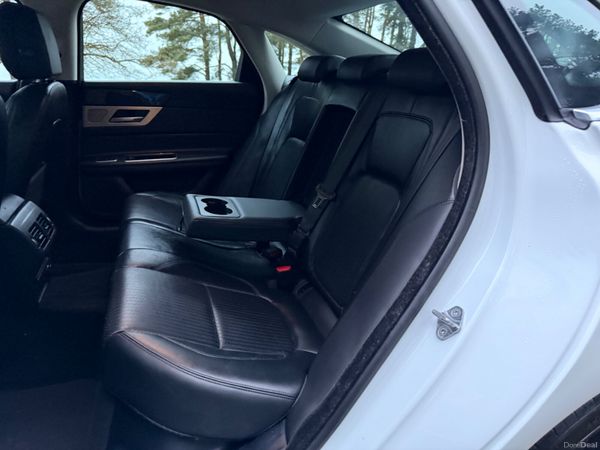 Jaguar XF 2016 Diesel Fuji White Black Wheels 383470093