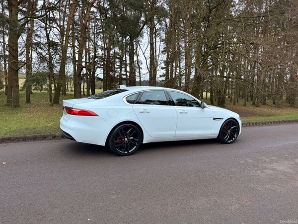 Jaguar XF 2016 Diesel Fuji White Black Wheels 383470021