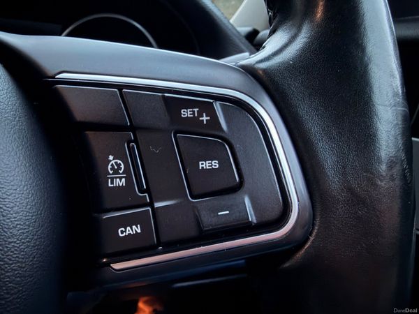 Jaguar XF 2016 Diesel Fuji White Black Wheels 383470025