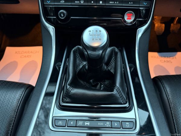 Jaguar XF 2016 Diesel Fuji White Black Wheels 383470029