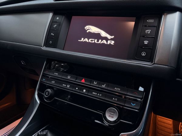 Jaguar XF 2016 Diesel Fuji White Black Wheels 383470037