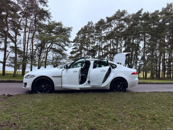 Jaguar XF 2016 Diesel Fuji White Black Wheels 383470165