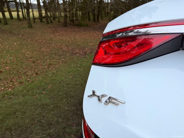 Jaguar XF 2016 Diesel Fuji White Black Wheels 383470113