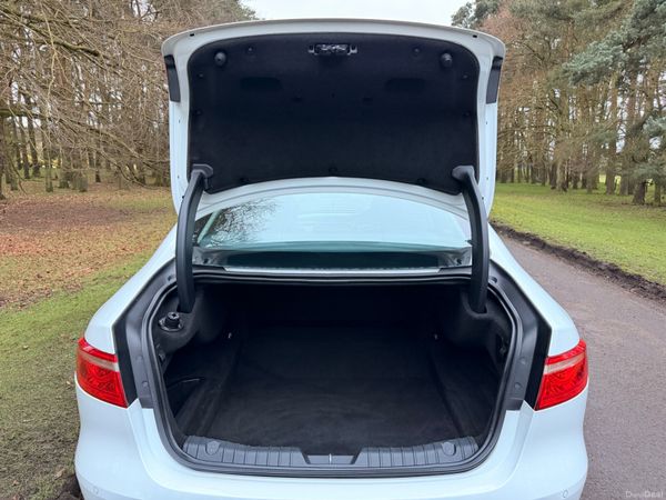 Jaguar XF 2016 Diesel Fuji White Black Wheels 383470123