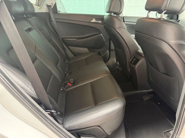 162.  HYUNDAI TUCSON     TOP SPEC ! 383483361