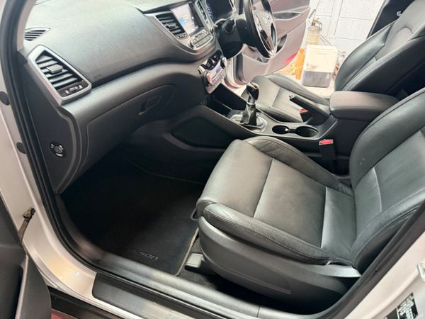 162.  HYUNDAI TUCSON     TOP SPEC ! 383483365
