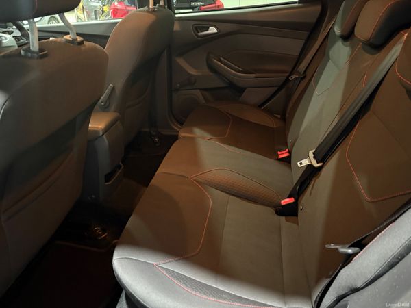 2017 Ford Focus ST Line 1.5 TDCi 120 Bhp 383542447