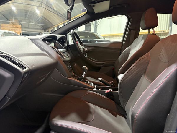 2017 Ford Focus ST Line 1.5 TDCi 120 Bhp 383542451