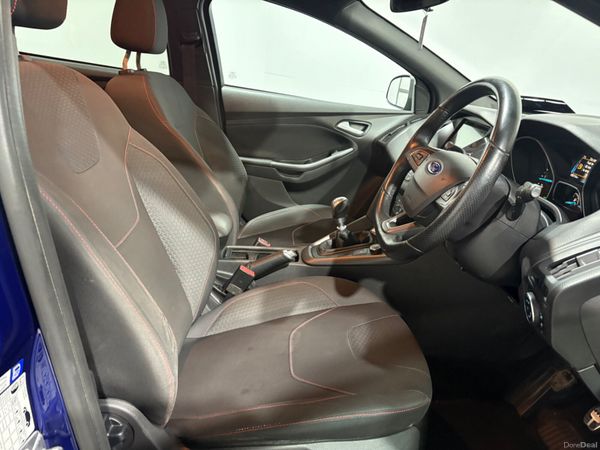 2017 Ford Focus ST Line 1.5 TDCi 120 Bhp 383542455