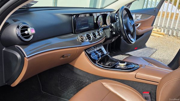 Mercedes E220D AMG Line premium Edition | PANROOF 383585177