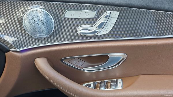 Mercedes E220D AMG Line premium Edition | PANROOF 383585261