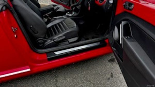 VOLKSWAGEN BEETLE AUTOMATIC C/W  REVERSE CAMERA 383640697