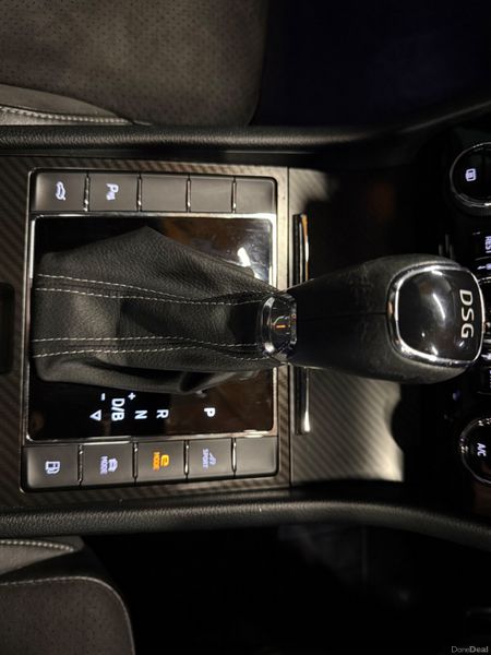 221  Skoda Superb 1.4 TSi-E Sportline + DSG Estate 383610771