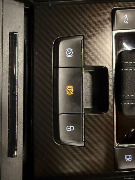 221  Skoda Superb 1.4 TSi-E Sportline + DSG Estate 383610821