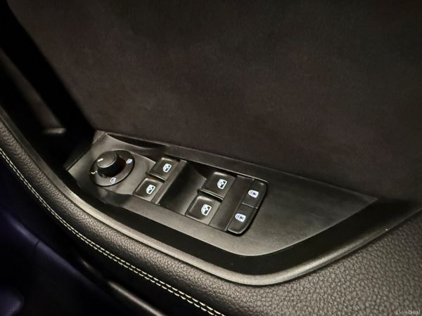 221  Skoda Superb 1.4 TSi-E Sportline + DSG Estate 383610825