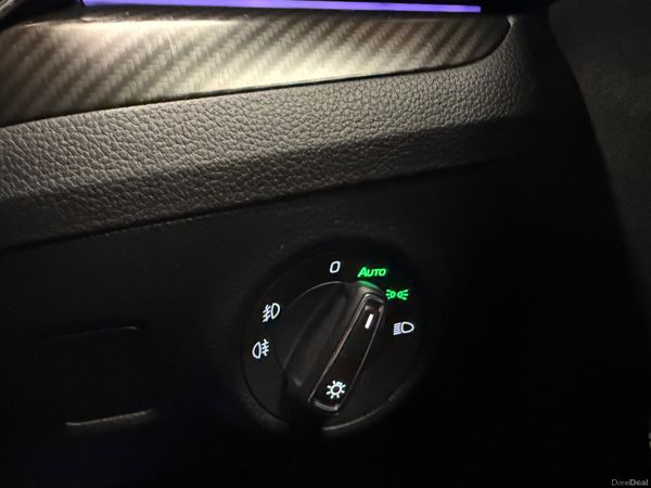 221  Skoda Superb 1.4 TSi-E Sportline + DSG Estate 383610827