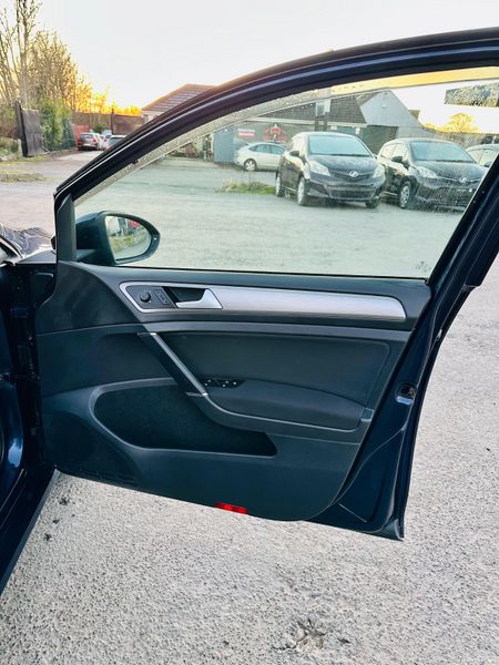 Volkswagen Golf 2014 383616341