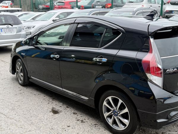 2017 Toyota Aqua Hybrid Automatic/ Modelista Spec 383767231