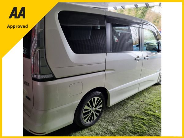 2014 Nissan Serena Full option Automatic 383780091