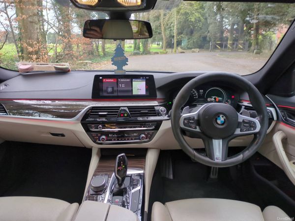 2017 BMW 520D Msport *M performance Kit 383880375