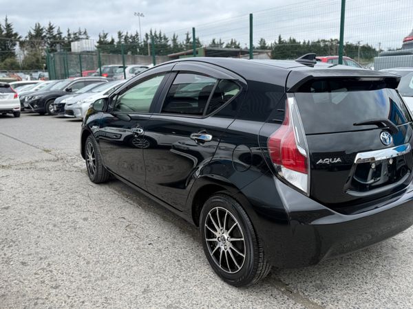 2015 Toyota Aqua hybrid Automatic 383883943