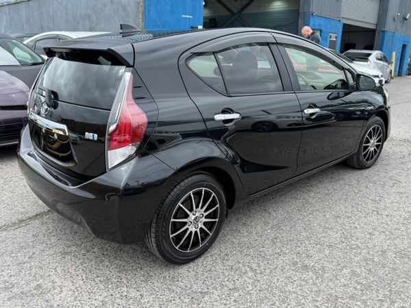 2015 Toyota Aqua hybrid Automatic 383883937