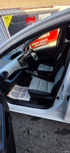 Toyota Aqua Hybrid Automatic 383807745