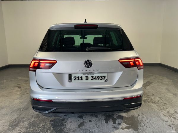 Volkswagen Tiguan 2021 383834829