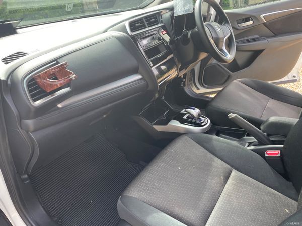 Honda Fit 2015 Hybrid Automatic 383900845