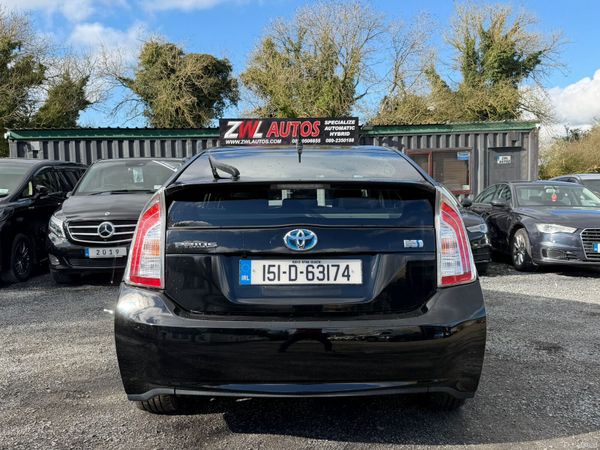 15 Toyota Prius Hybrid 383923397