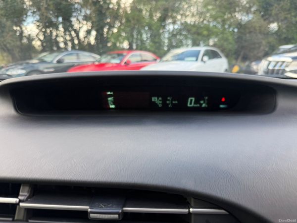 15 Toyota Prius Hybrid 383923399