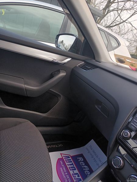 Skoda Octavia 2016 383924705