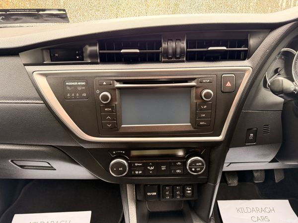 Toyota Auris 2015 1.4 Diesel 384095725