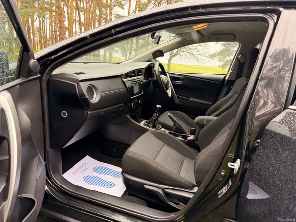 Toyota Auris 2015 1.4 Diesel 384095737