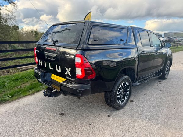 2021 Toyota Hilux Invincible Auto***** 384154581