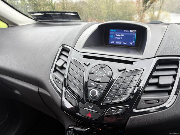 2016 Ford Fiesta 1.25 Zetec 384169189