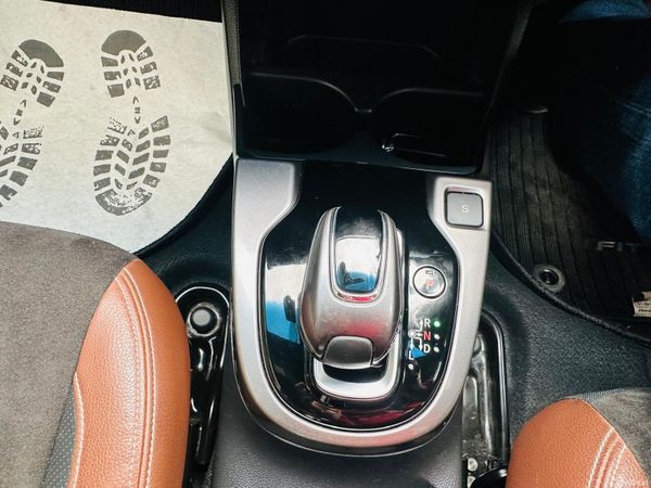 HONDA FIT 2018 PREMIUM LEATHER TOPSPECS 384294389