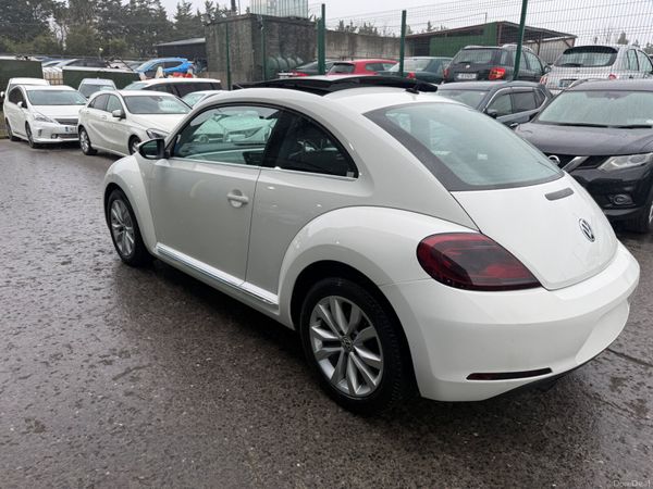 2012 Volkswagen Beetle Auto / Leather Spec 384215257